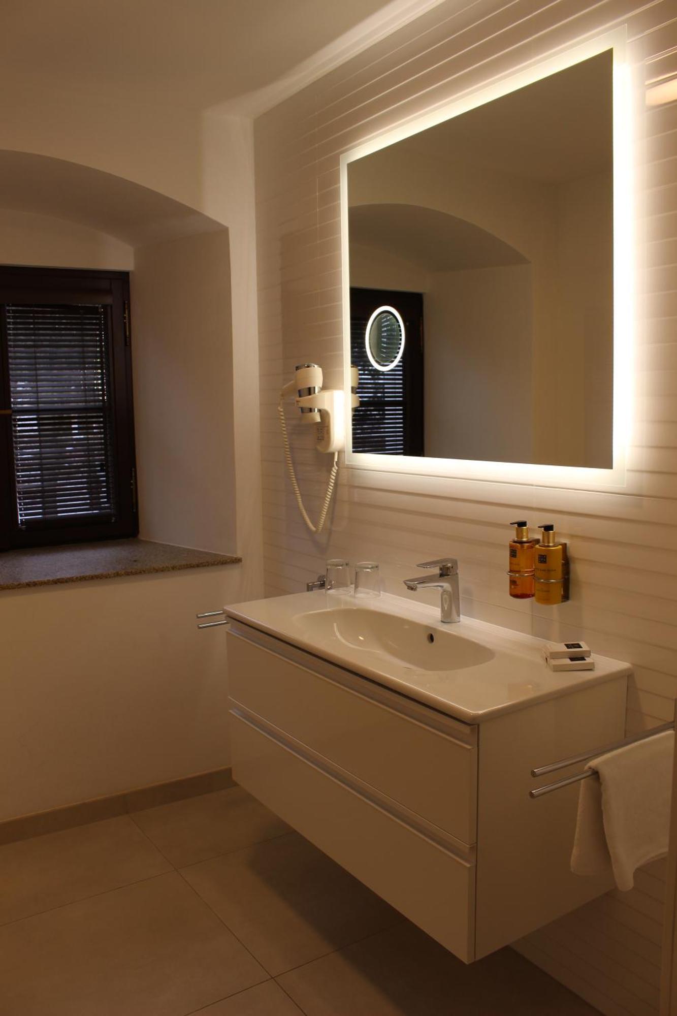 Zamek Trest Otel Dış mekan fotoğraf